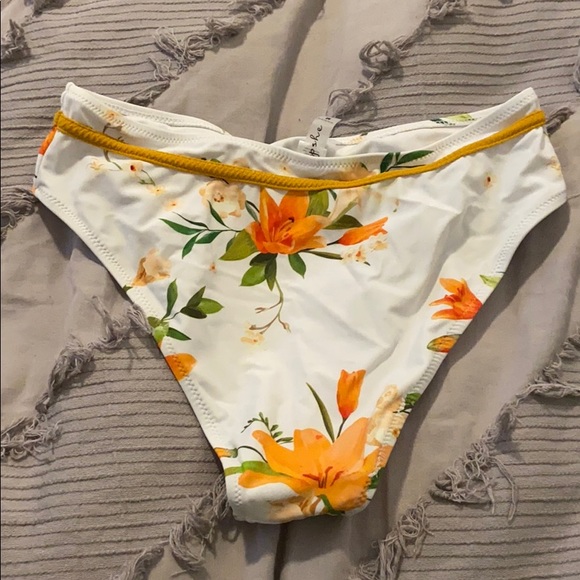 Bathing suit bottoms - Picture 2 of 3